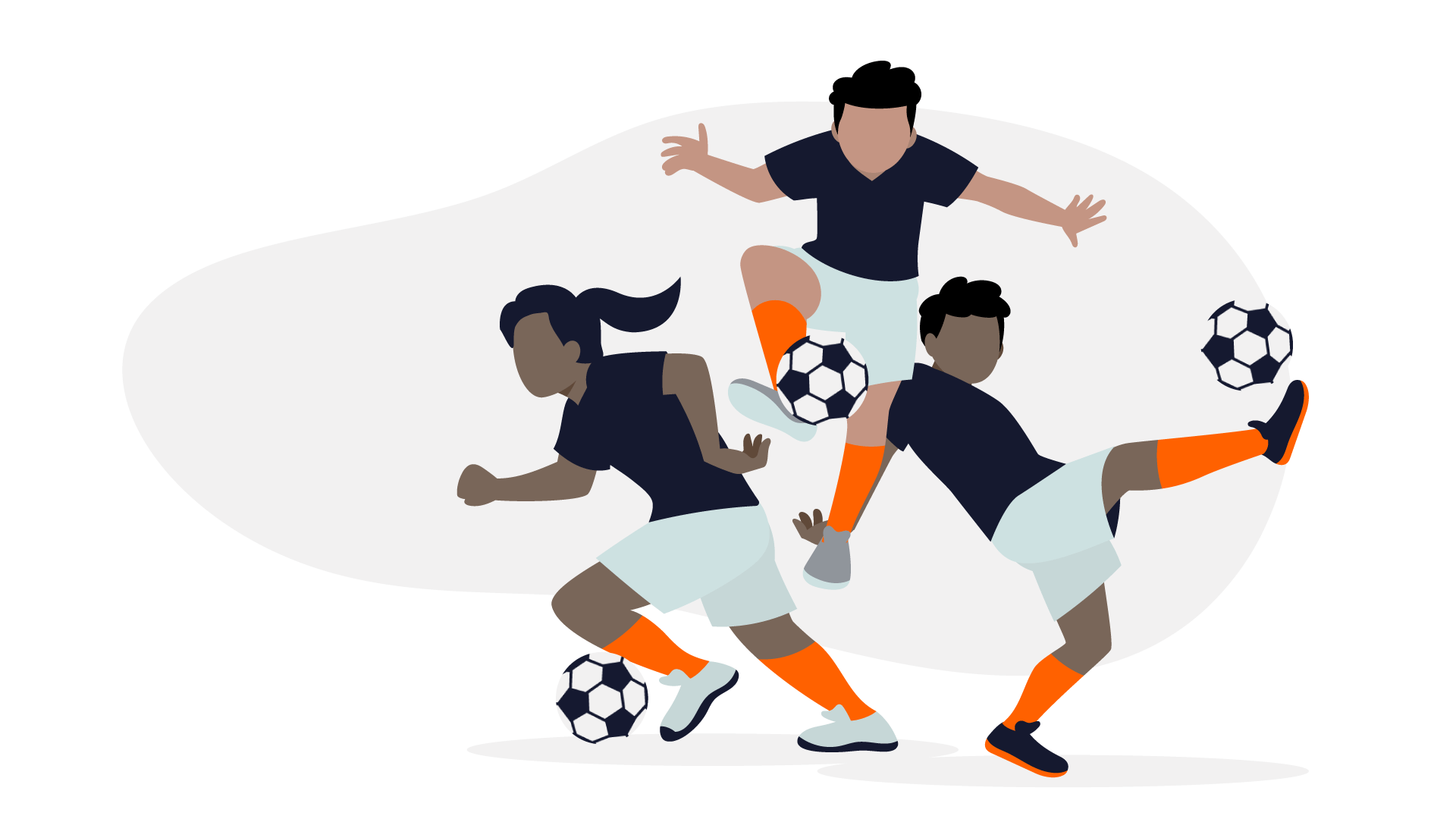 Ilustración de tres futbolistas en movimiento. Llevan camisas azul marino, pantalones cortos claros y calcetines naranjas. Un jugador dribla el balón, otro está a medio salto por encima del balón y el tercero está en medio de patear el balón.